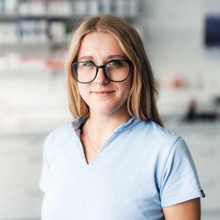 Niki Schmölz, Tierärztliche Ordinationsassistentin